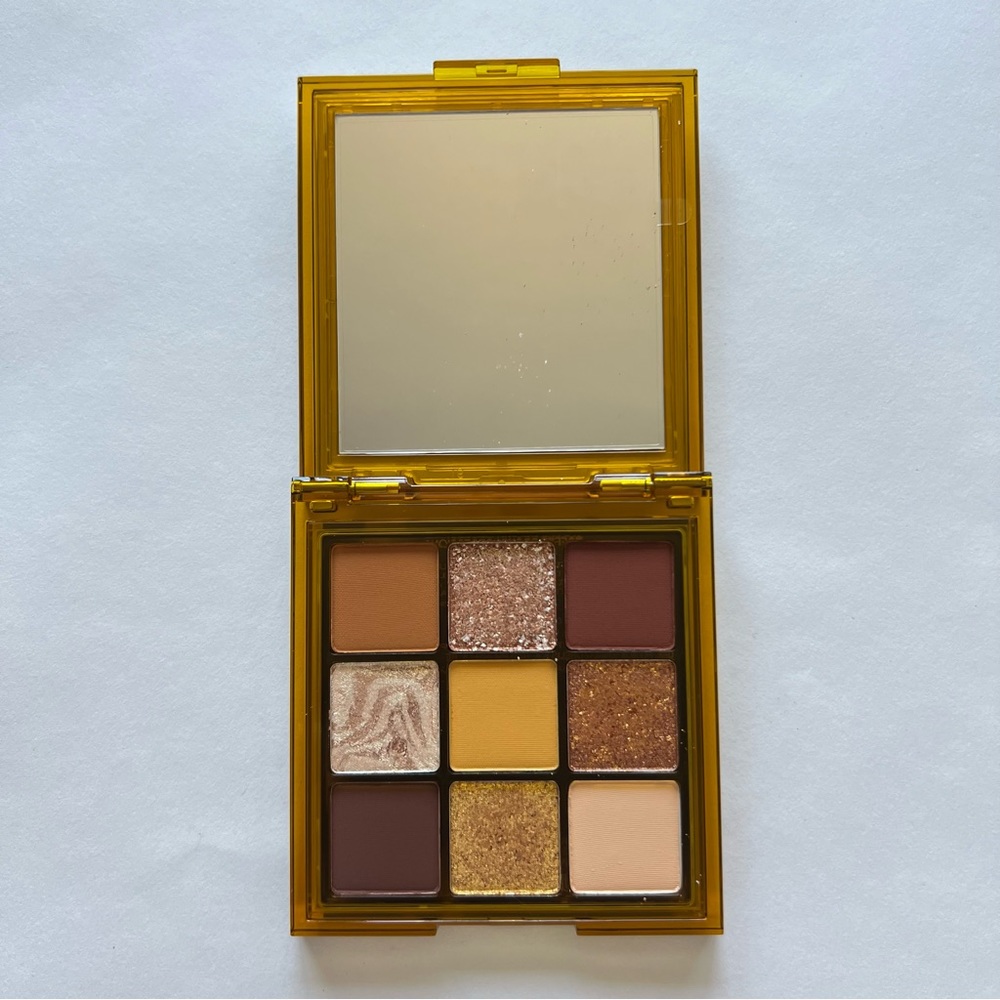 Huda Beauty Toffee Brown palette